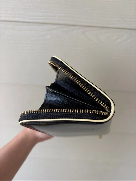 Tory Burch Black Patent Zip-Around Wallet with Logo - Picture 7 of 11